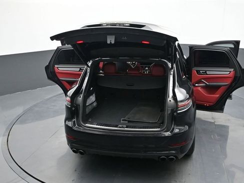 Certified 2022 Porsche Cayenne Turbo S AWD/4WD image 28