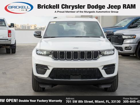 New 2025 Jeep Grand Cherokee Laredo image 2