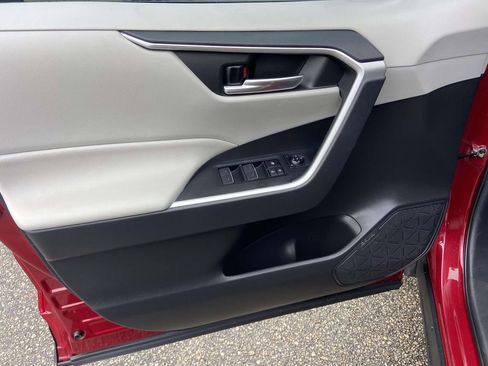 Used 2023 Toyota RAV4 XLE w/ Convenience Package image 11