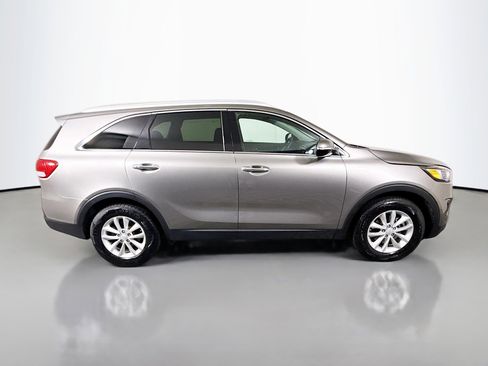 Used 2018 Kia Sorento LX image 11