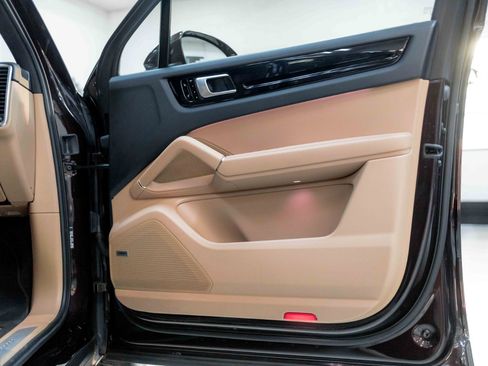 Used 2019 Porsche Cayenne image 51