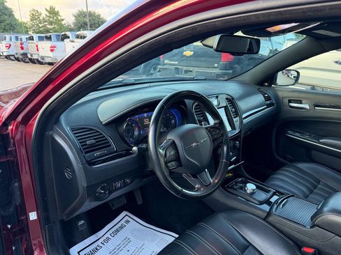 Used 2019 Chrysler 300 S RWD image 6