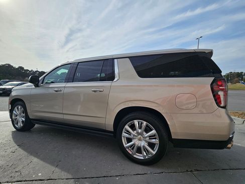 Used 2021 Chevrolet Suburban High Country image 5