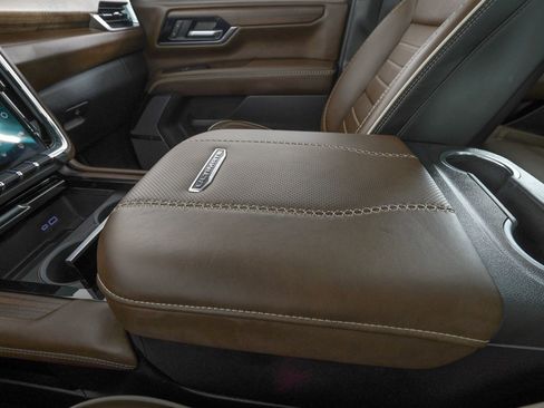 Used 2025 GMC Yukon Denali Ultimate w/ LPO, Floor Liner Package AWD/4WD image 29