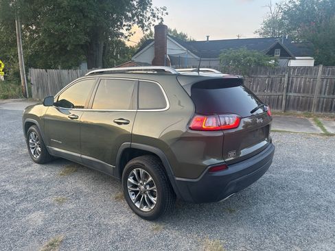 Used 2019 Jeep Cherokee Latitude Plus w/ Comfort/Convenience Group FWD image 4