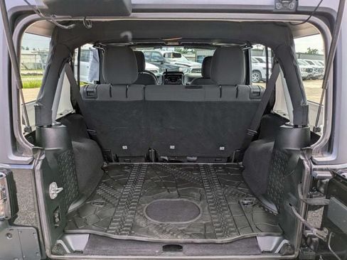 Used 2017 Jeep Wrangler Unlimited Sport w/ Connectivity Group AWD/4WD image 13