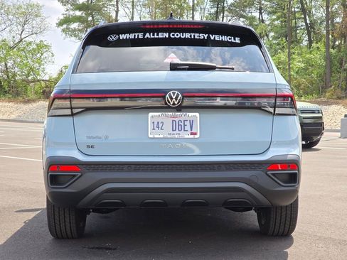 New 2026 Volkswagen Taos SE FWD image 10