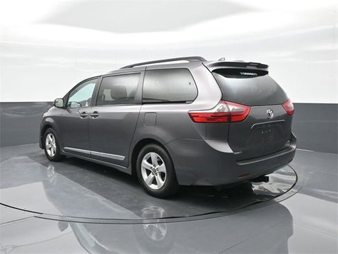 Used 2020 Toyota Sienna LE image 8