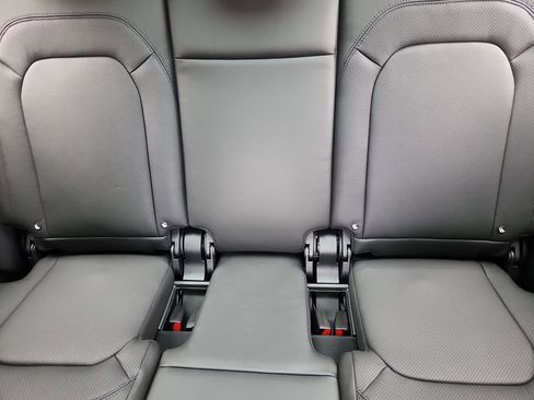 Used 2025 Land Rover Defender 130 S image 24