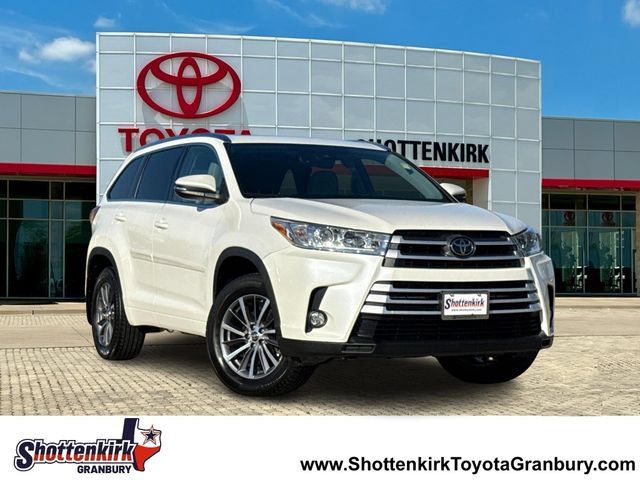Used 2018 Toyota Highlander XLE AWD/4WD image 1