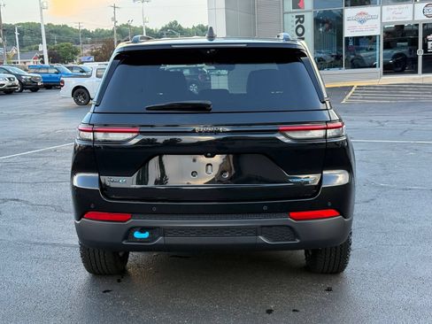 Used 2024 Jeep Grand Cherokee Trailhawk w/ Advanced Protech Group II AWD/4WD image 5