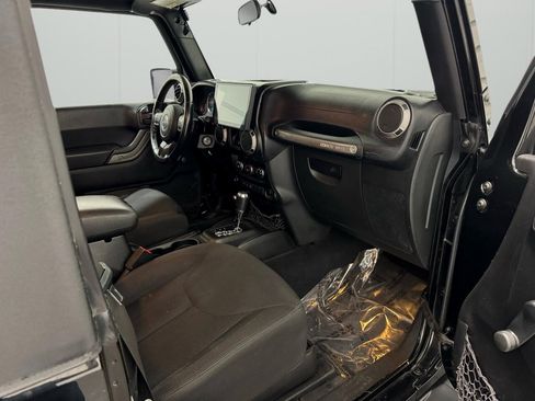 Used 2015 Jeep Wrangler Sport w/ Connectivity Group image 13