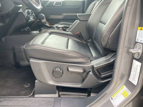 Used 2022 Ford Bronco Badlands w/ Sasquatch Package AWD/4WD image 16