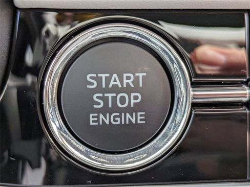 New 2025 Mitsubishi Outlander SE image 32