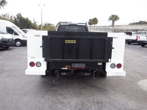 Used 2022 Ford F550 4x4 Crew Cab Super Duty w/ Power Equipment Group image 4