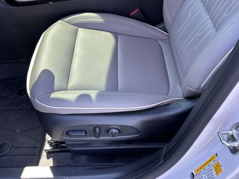 Used 2025 Buick Envista Avenir FWD image 11