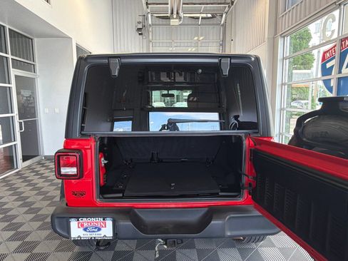 Used 2018 Jeep Wrangler Unlimited Sport S AWD/4WD image 10