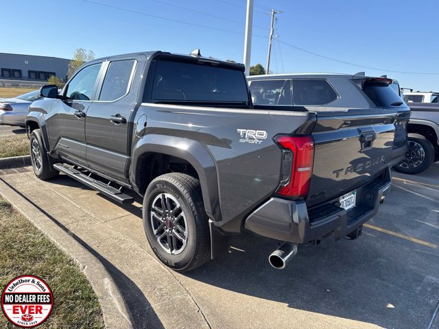 Used 2024 Toyota Tacoma TRD Sport AWD/4WD image 6