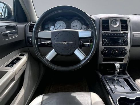 Used 2008 Chrysler 300 Touring RWD image 5