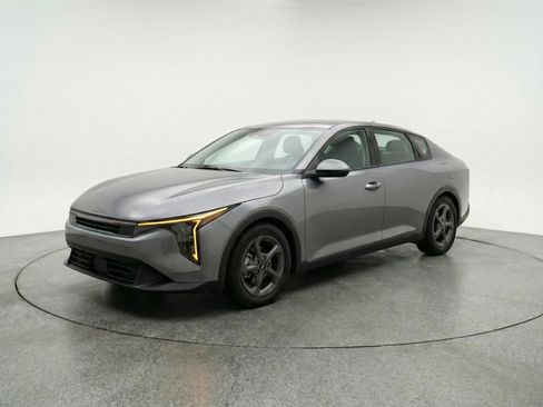 Used 2025 Kia K4 LXS image 3