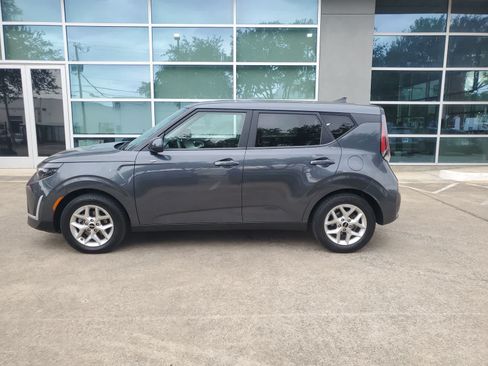 Used 2024 Kia Soul LX w/ Option Group 015 FWD image 3