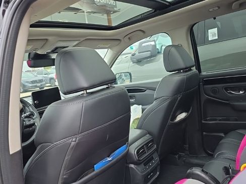 Used 2023 Honda Pilot Touring image 8