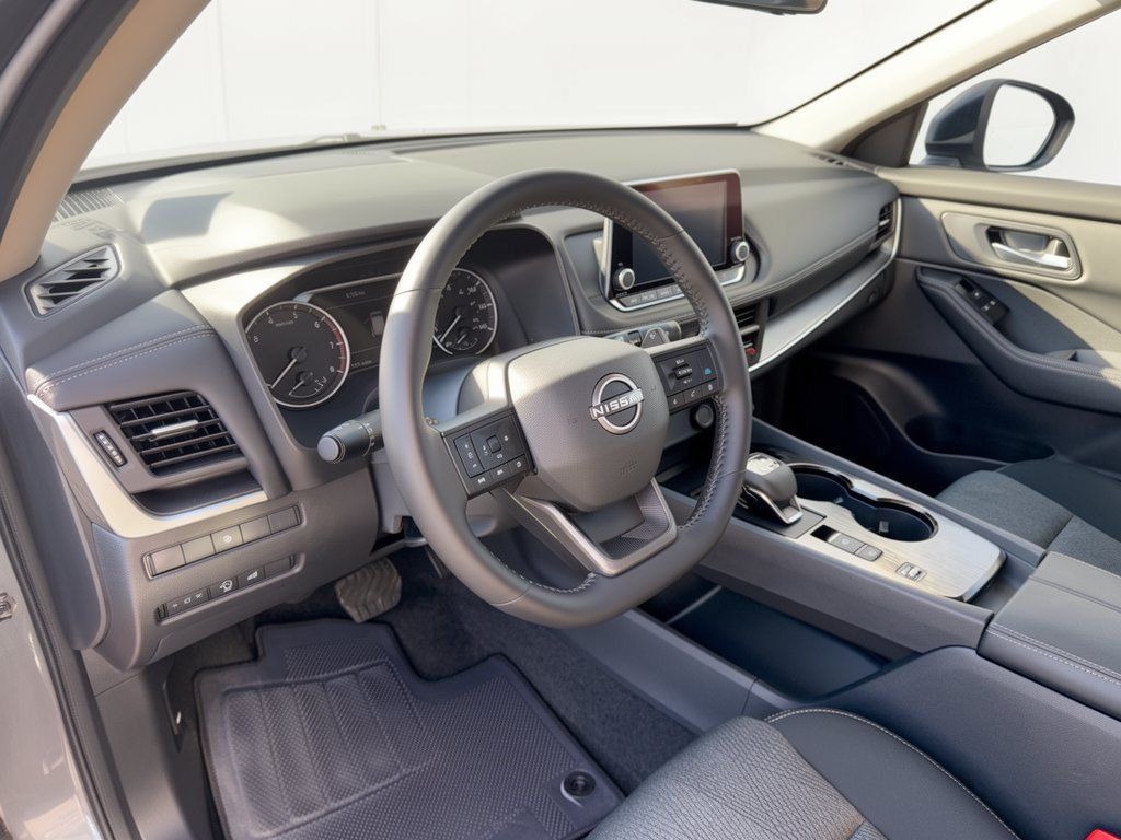 Certified 2025 Nissan Rogue SV FWD image 7