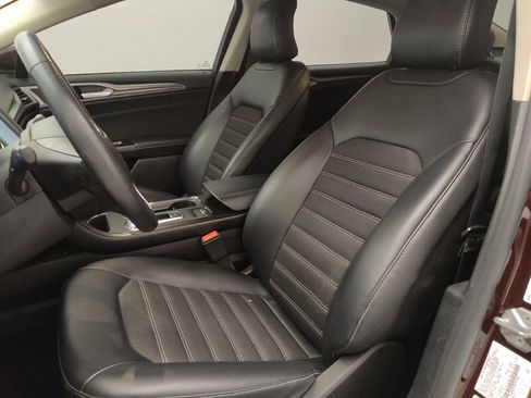 Used 2017 Ford Fusion SE w/ Equipment Group 201A FWD image 17