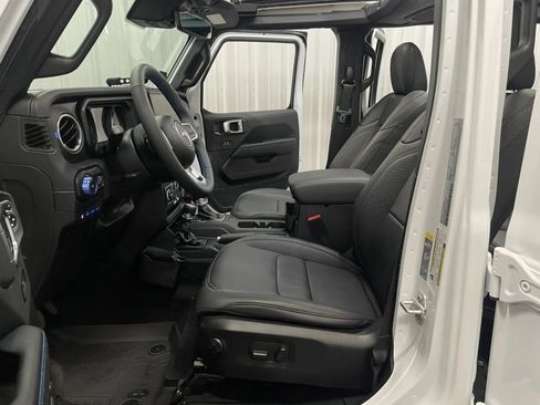 Used 2024 Jeep Wrangler High Altitude AWD/4WD image 36