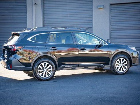 Used 2022 Subaru Outback Premium image 7