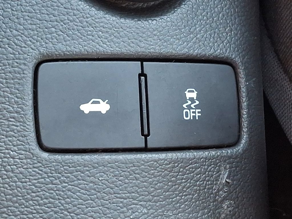 Used 2015 Chevrolet Sonic LT FWD image 25