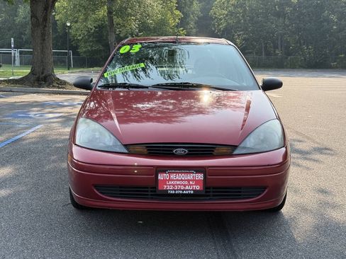 Used 2003 Ford Focus SE FWD image 2