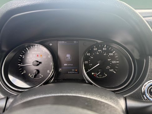 Used 2020 Nissan Rogue SV image 12