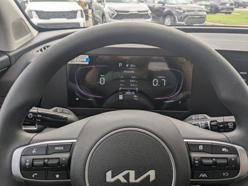 Used 2024 Kia Sportage LX image 16