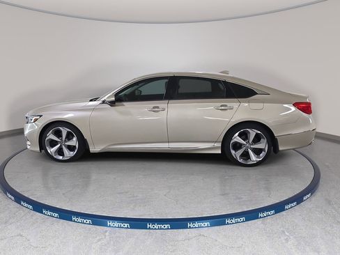 Used 2018 Honda Accord Touring image 11