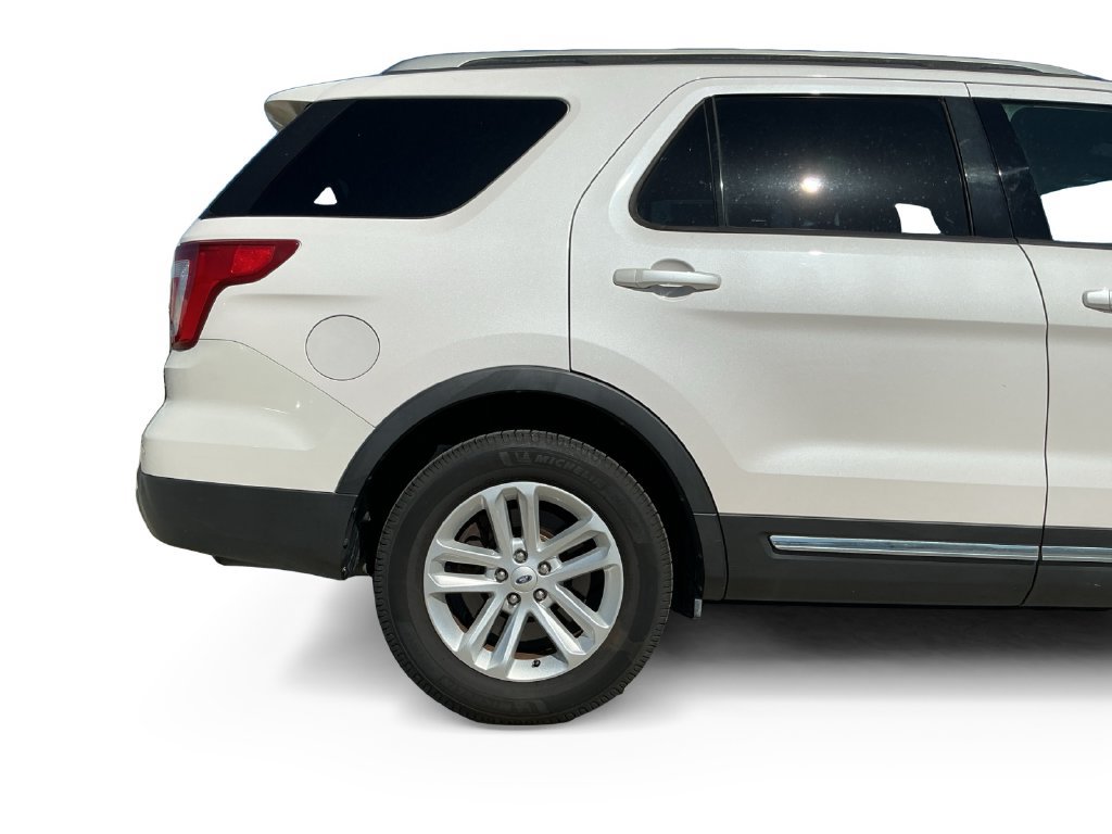 Used 2017 Ford Explorer XLT w/ Equipment Group 202A FWD image 13