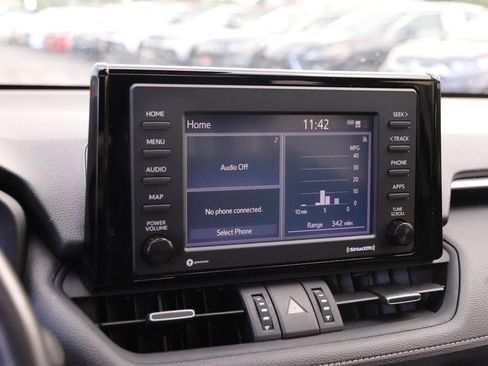 Used 2020 Toyota RAV4 XLE Premium FWD image 17