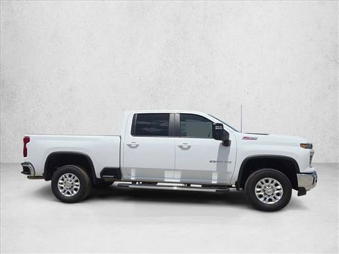 Used 2026 Chevrolet Silverado 2500 LT AWD/4WD image 4