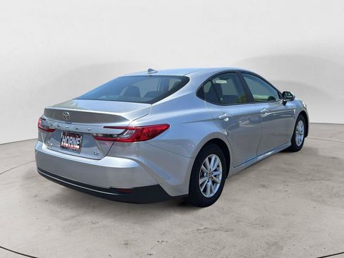 Used 2025 Toyota Camry LE FWD image 5