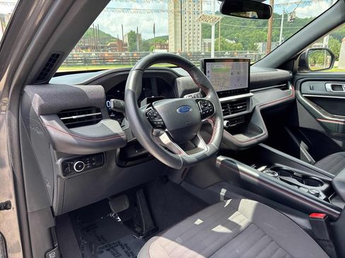 Used 2025 Ford Explorer ST-Line AWD/4WD image 13