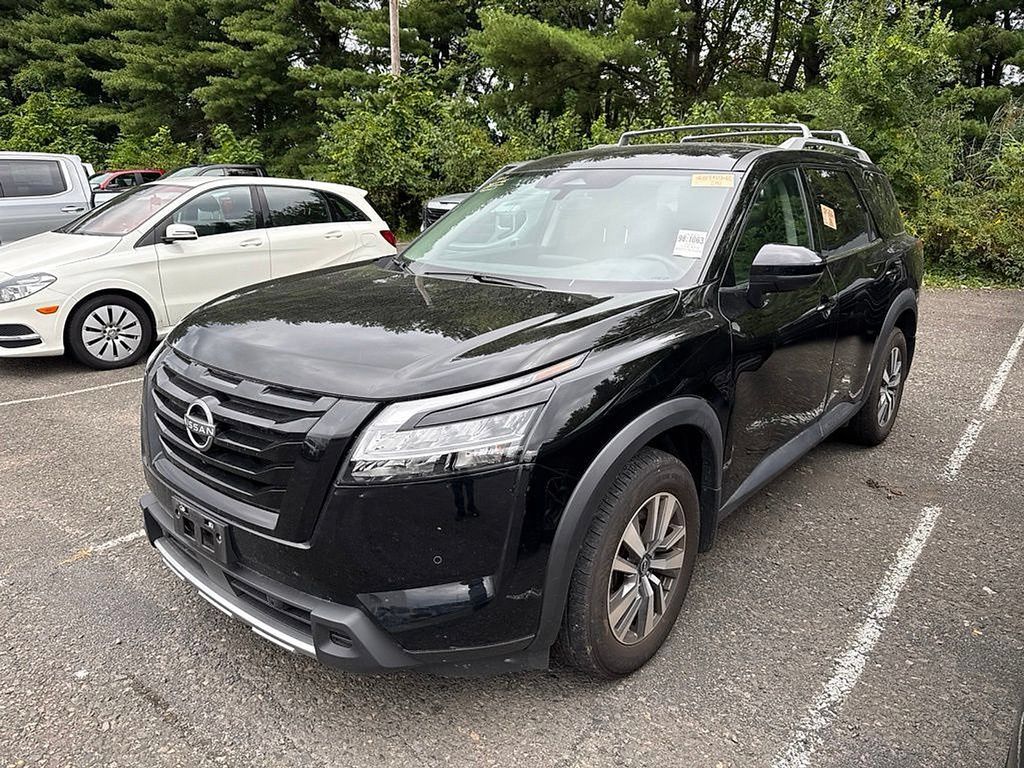 Used 2024 Nissan Pathfinder SL w/ Black Appearance Package AWD/4WD image 1