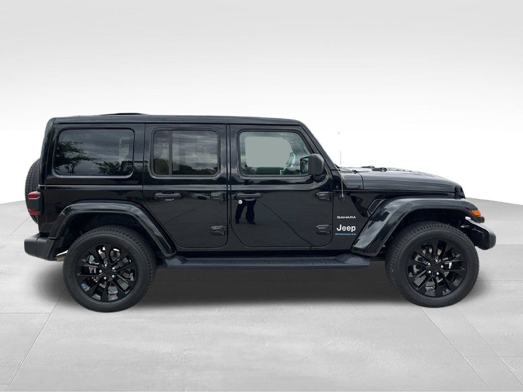 Used 2023 Jeep Wrangler Unlimited Sahara w/ Cold Weather Group AWD/4WD image 10