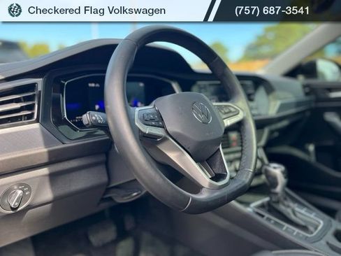 Used 2022 Volkswagen Jetta SE FWD image 19