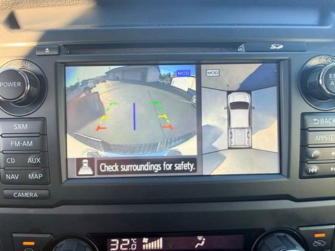 Used 2018 Nissan Titan SL image 29