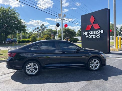 Used 2022 Volkswagen Jetta SE FWD image 2