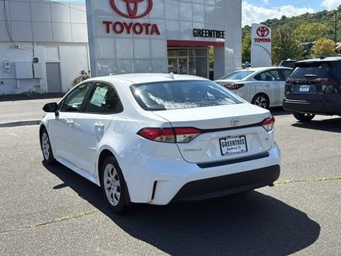 Used 2025 Toyota Corolla LE FWD image 4