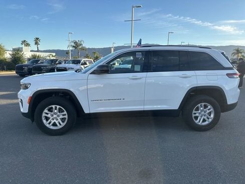 Used 2023 Jeep Grand Cherokee Laredo image 5