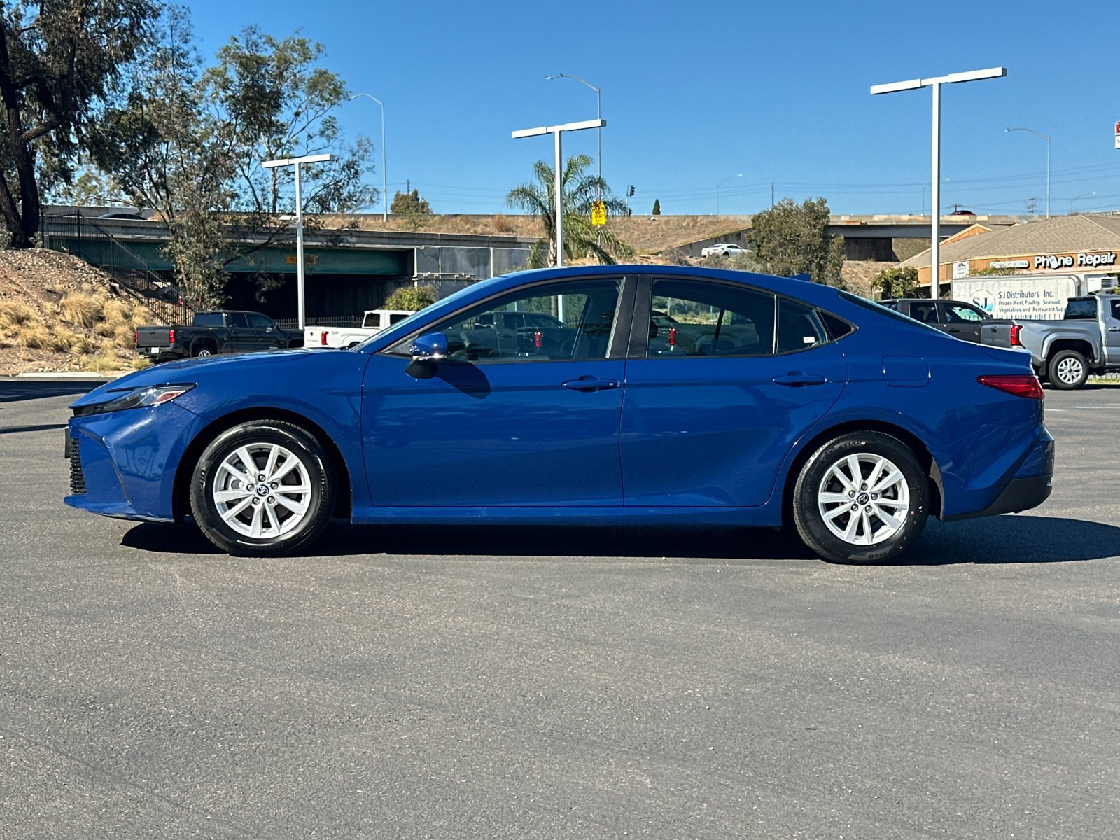 Used 2025 Toyota Camry LE FWD image 2