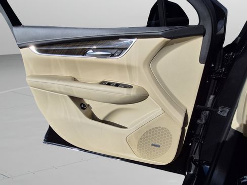 Used 2019 Cadillac XT5 FWD image 21