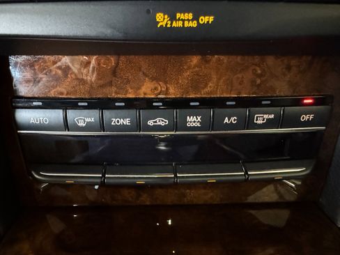 Used 2014 Mercedes-Benz E 350 4MATIC Sedan image 36
